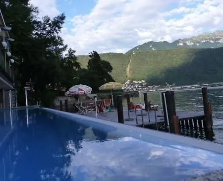 Riviera Szálloda