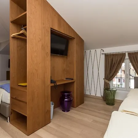 Riviera Szálloda 3*